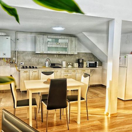 Marko'S Apartament Segesvár Kültér fotó