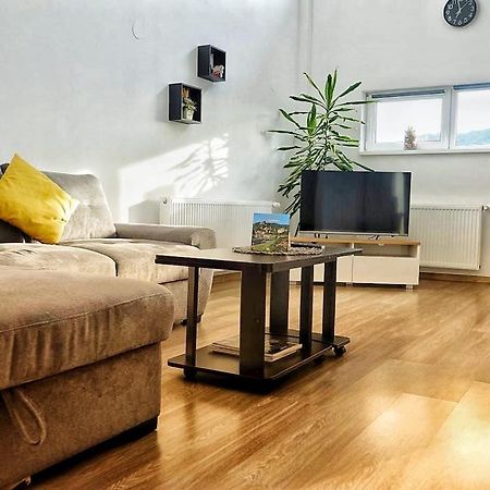 Marko'S Apartament Segesvár Kültér fotó