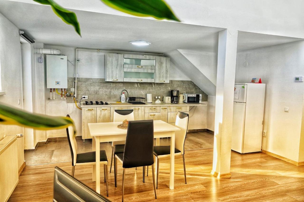 Marko'S Apartament Segesvár Kültér fotó